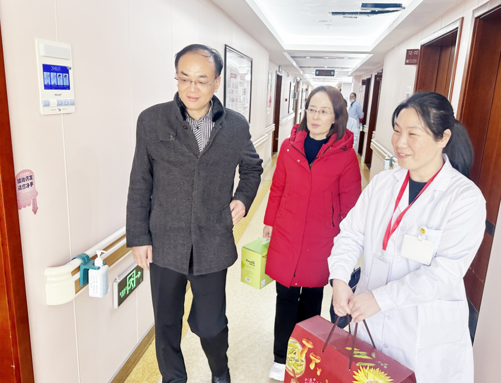 情系老干部  关怀入病房——无锡市老干部局领导春节前慰问无锡国济护理院离休老干部