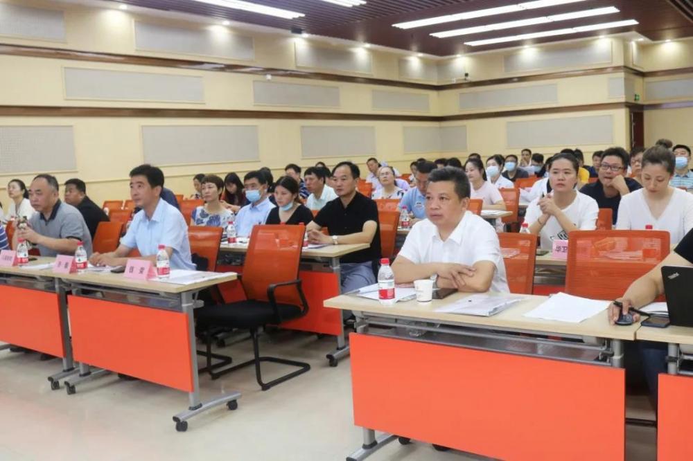 定点护理机构出入院鉴定与“双定点”护理机构护理服务规范工作会在我院召开
