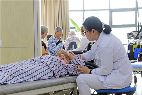 卧床老人怎么护理比较好？