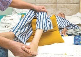 植物人照护不只是“活着”：无锡国济护理院，以专业守护生命尊严