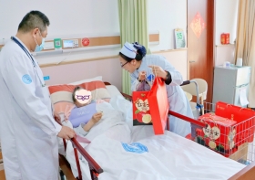 退休不褪色丨无锡国济护理院节前走访慰问离退休老干部