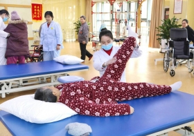 无锡老年护理院 无锡国济护理院 髋关节骨折护理 努力让老人重新站立