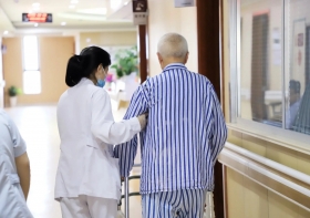 老年高血压别发愁，无锡国济护理院医养结合，开启健康新“医”靠