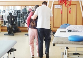 老人卧床不起，居家如何护理？