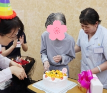 温情时刻 | 病区九旬长者过生日，医护人员齐祝福