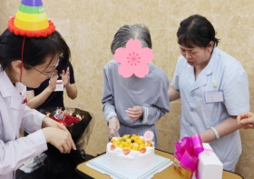 温情时刻 | 病区九旬长者过生日，医护人员齐祝福