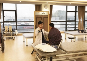 无锡帕金森护理 无锡国济护理院 帕金森老人的温馨家园