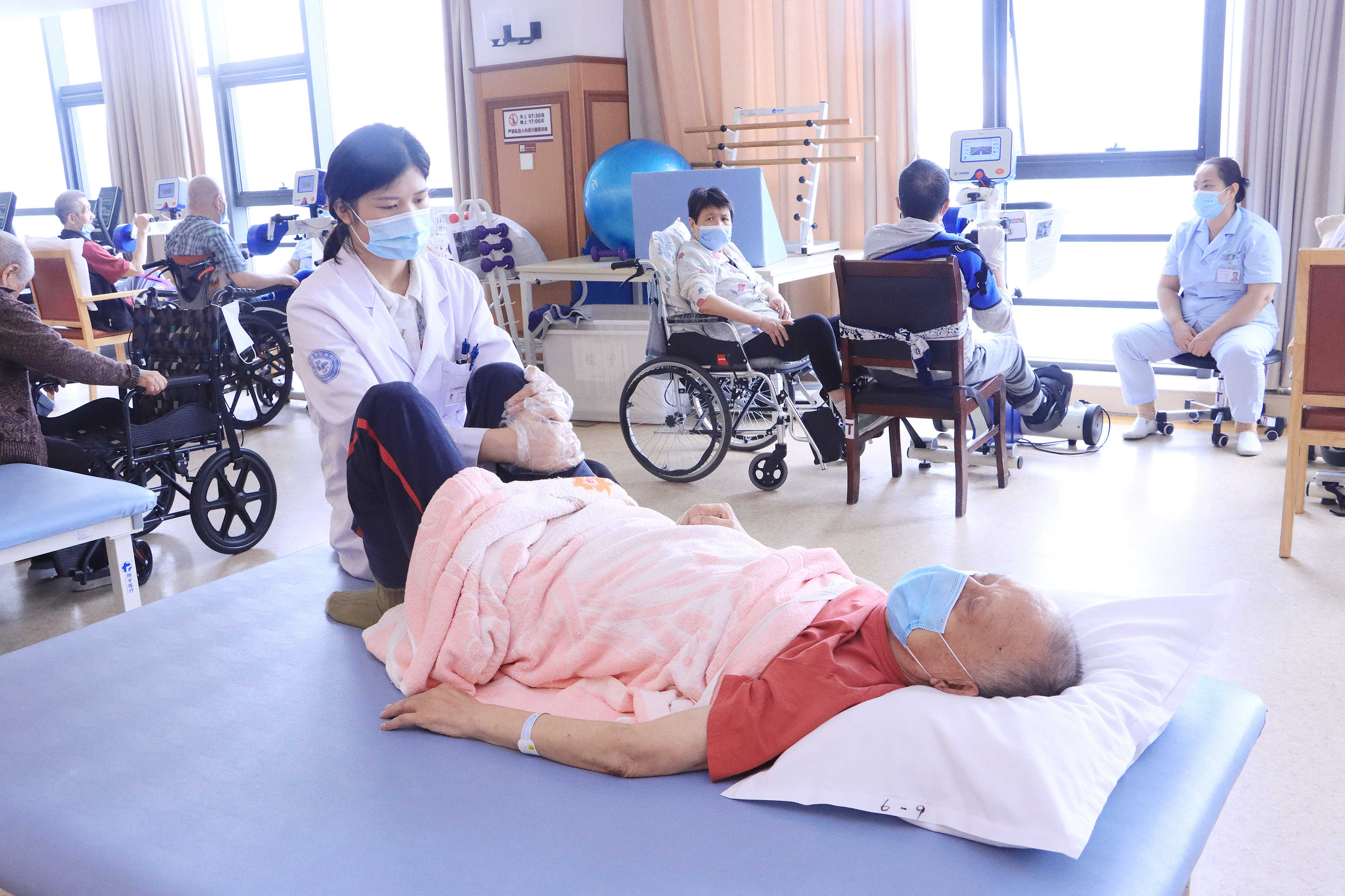 植物人护理注意事项：哪些细节容易忽略？无锡护理院 无锡国济护理院——专业护理